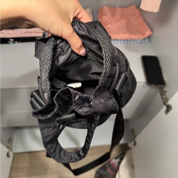 ALO Yoga Black Drawstring Bag - Picture 6 of 8